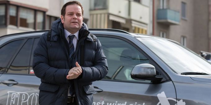 Der Tiroler Landeschef der FPÖ, Markus Abwerzger, will gegen Werder Bremen klagen. FPÖ Klage Werder Bremen