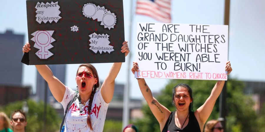 Nachdem Ende Juni das verfassungsmässige Recht auf Abtreibung in den USA vom Obersten Gericht gekippt wurde, gab es landesweit zahlreiche Proteste.