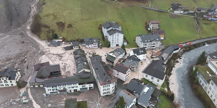 Die rund 30 nach dem neuerlichen Erdrutsch in Schwanden GL Evakuierten können bis zum Ende des Jahres wohl nicht in ihre Häuser zurückkehren. (Archivbild)