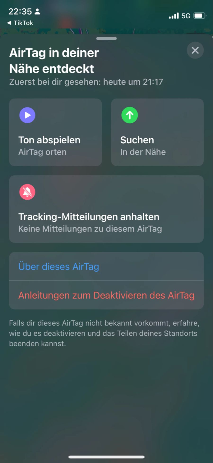 Im Zug kann es schnell passieren: Reist ein AirTag mit, erhalten andere iPhones diese Warnung.