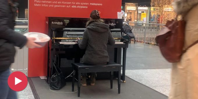 «Stimmung» - Bahnhof-Klaviere bringen «etwas Ruhe» in Pendler-Stress