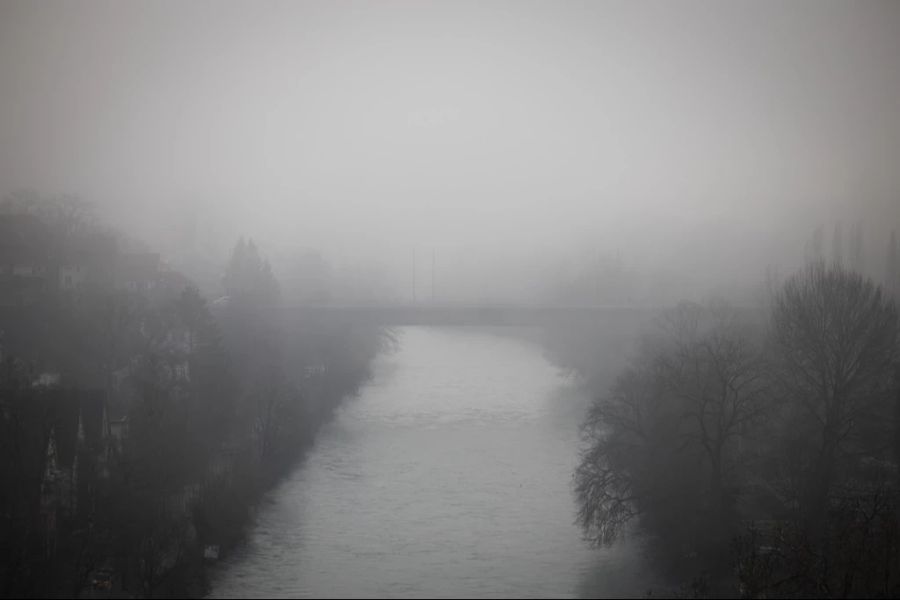 Zäher Nebel in Bern am 18. Dezember 2023.