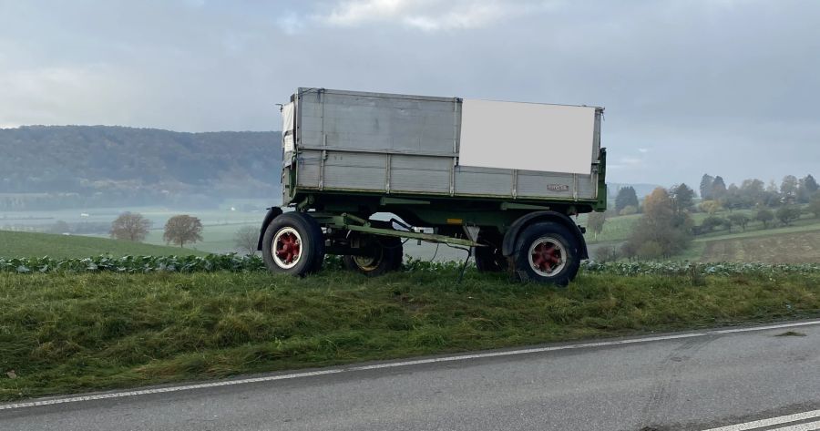 Auch am Anhänger entstand ein Sachschaden.