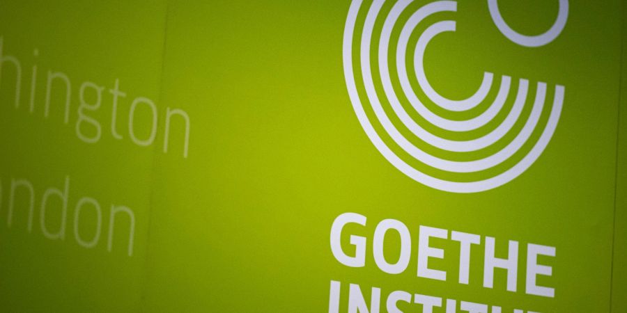 In Frankreich sollen drei Goethe-Institute geschlossen werden. Dagegen regt sich Widerstand.