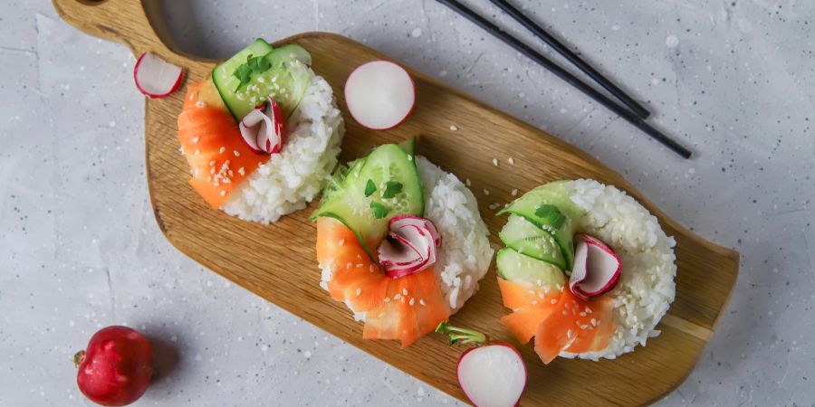 Veganes Sushi sorgt für Abwechslung auf dem Teller und ist gesund.