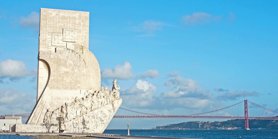 Das Denkmal der portugiesischen Entdeckungen am Meer in Lissabon.