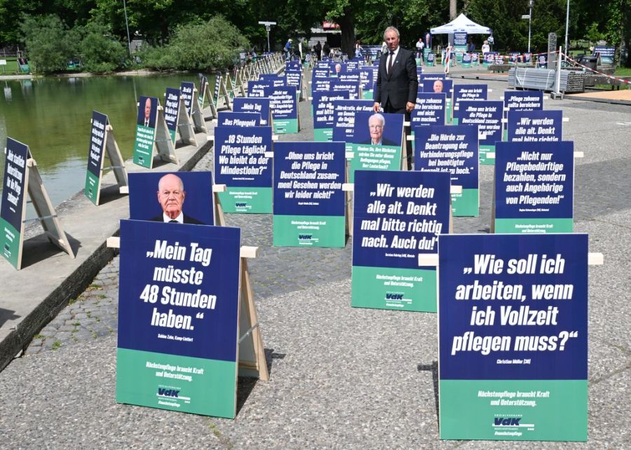 Deutsches Pflegepersonal «protestiert» in Stuttgart am Eckensee.