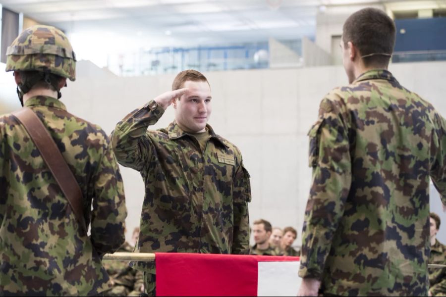 Auch Schwingerkönig Joel Wicki hat seine Rekrutenschule im Seeland absolviert.