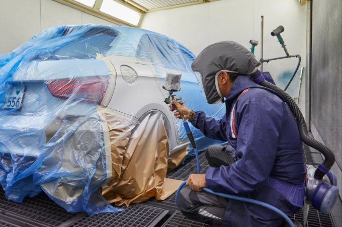 Mit dem Autolackservice sieht das Auto nach dem Schadenfall wieder wie neu aus. Schadenfall AMAG Auto