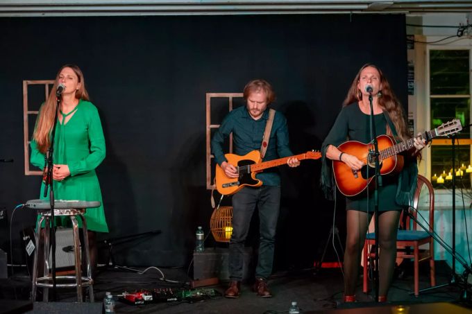 The Bowmans (v.l.): Claire Bowman, Christian Winiker, Sarah Bowman. Baronessa Lenzburg The Bowmans