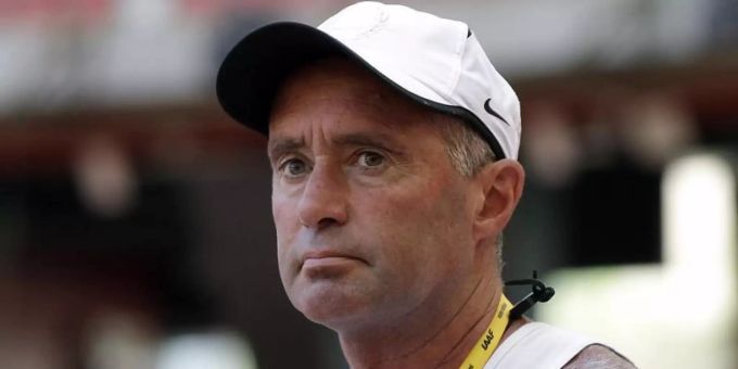 Alberto Salazar, Leichtathletiktrainer, beobachtet eine Trainingseinheit. Foto: Kin Cheung/AP/dpa Alberto Salazar, Leichtathletiktrainer, beobachtet eine Trainingseinheit. Foto: Kin Cheung/AP/dpa