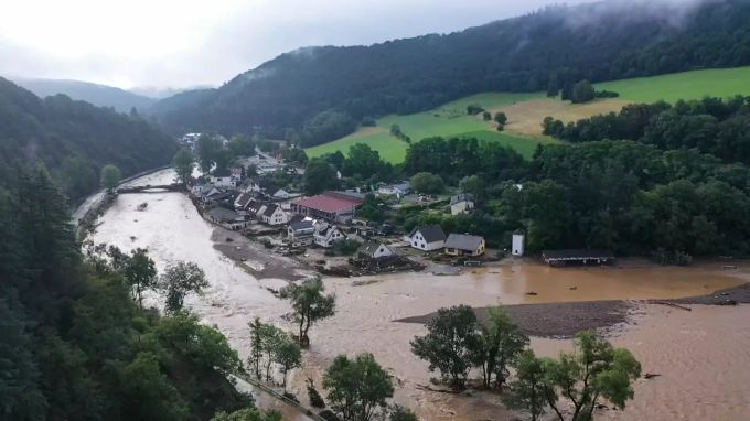 In Schuld bei Adenau waren den Angaben zufolge in der Nacht zum Donnerstag sechs Häuser eingestürzt. Unwetter in Rheinland-Pfalz