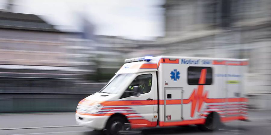 Nach einem Verkehrsunfall in Locarno TI ist am Montag ein 83-jähriger Mann gestorben. (Symbolbild)