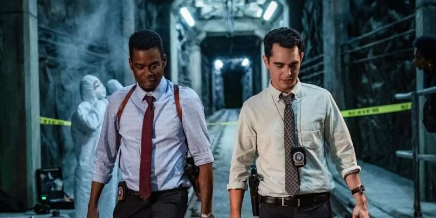 Detective Zeke (Chris Rock) und sein Partner William (Max Minghella) müssen brutale Morde an Polizeikollegen untersuchen. Foto: Brooke Palmer/StudioCanal/dpa