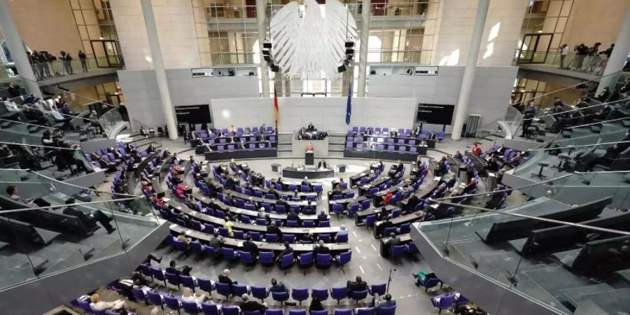Abgeordnete im Bundestag. Der Bund gibt für die Altersentschädigung an ausgeschiedene Mitglieder des Bundestags mehr als 50 Millionen Euro im Jahr aus. Foto: Michael Kappeler/dpa