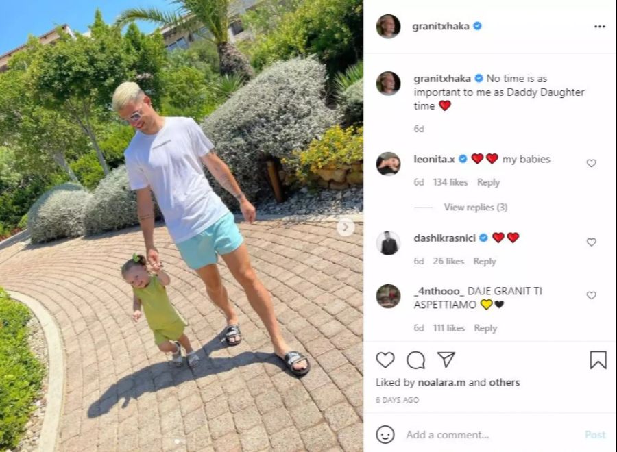 Granit Xhaka entspannt sich nach der Euro 2020 mit der Familie.