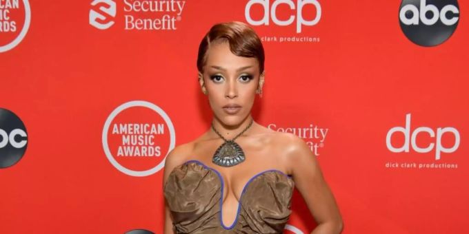 US-Sängerin Doja Cat wird erstmals als Gastgeberin bei den MTV Video Music Awards auf der Bühne stehen. Foto: Emma Mcintyre/American Music Awards via PA Media/dpa US-Sängerin Doja Cat wird erstmals als Gastgeberin bei den MTV Video Music Awards auf der Bühne stehen. Foto: Emma Mcintyre/American Music Awards via PA Media/dpa