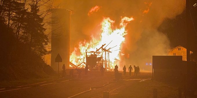 Grossbrand in Wolfenschiessen NW: 17 Personen evakuiert. Wolfenschiessen NW Brand