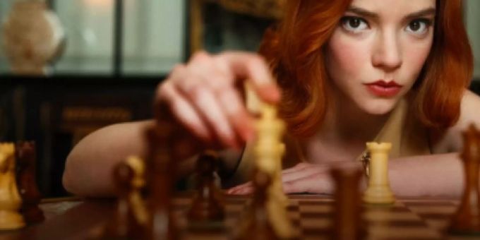 Netflix erzählt die Geschichte einer jungen Frau in der von Männern dominierten Welt des Schachs. schach