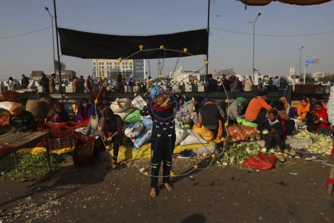 Indischen Landwirte protestieren gegen neue Gesetze. indien bauern landwirtschaft protest