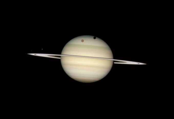 Der Saturn und seine Monde. saturn