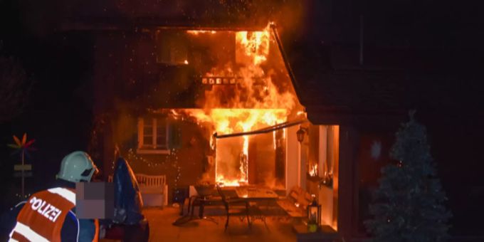 Brand eines denkmalgeschützten Mehrfamilienhauses – 4 Personen evakuiert. ennetmoos nw