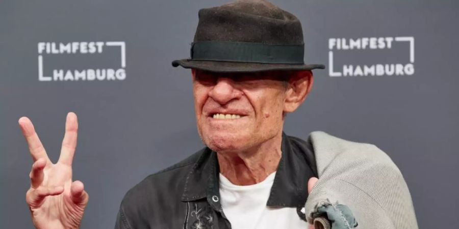 Klaus Lemke bei der Premiere seines Films „Bad Boy Lemke“ beim Filmfest Hamburg 2020. Foto: Georg Wendt/dpa