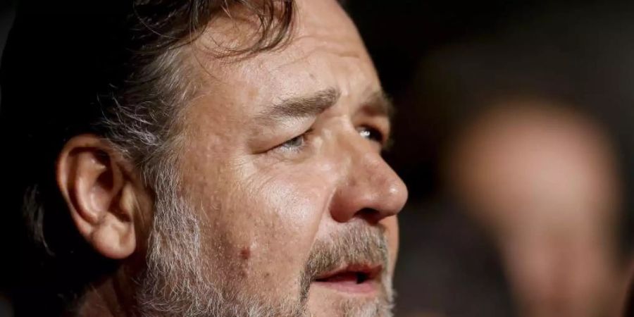 Russell Crowe verteidigt seinen Film  «Master &amp; Commander - Bis ans Ende der Welt». Foto: Julien Warnand/epa/dpa