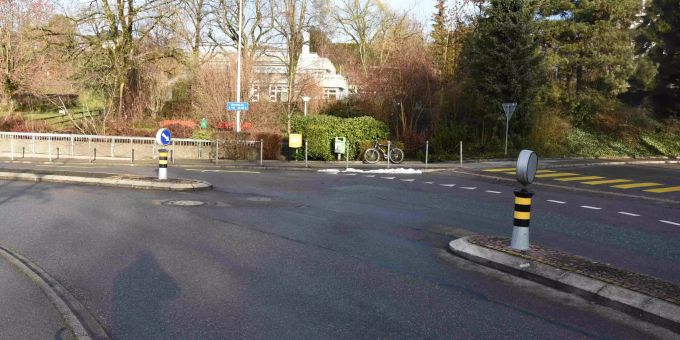 Mit Velo verunfallt.