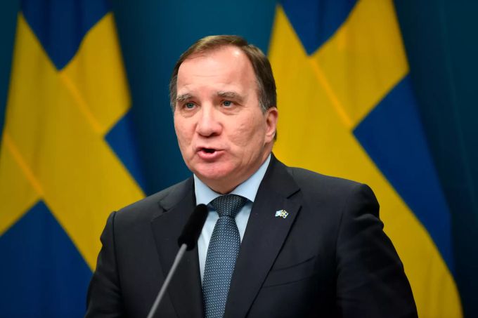 Stefan Löfven, Ministerpräsident von Schweden, spricht während einer Pressekonferenz nach einer Parlamentssitzung. Für seinen Umgang mit der Coronavirus Pandemie erhält er in einer Umfrage schlechte Noten. Schweden Ministerpräsident Löfven Coronavirus