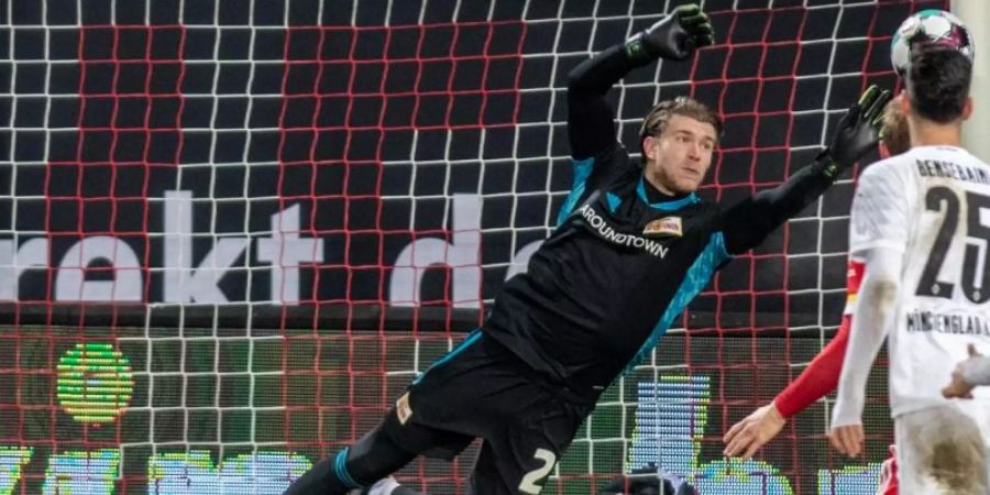 Will durch Leistung überzeugen: Berlins Torwart Loris Karius (l) in Aktion. Foto: Andreas Gora/dpa Pool/dpa