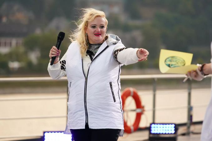 «DSDS»: Claudia bekommt den Recall-Zettel und darf eine Runde weiter. «DSDS» Recall