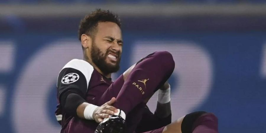 Neymar (M.) verletzte sich in Istanbul. Foto: Ozan Kose/POOL AFP/dpa