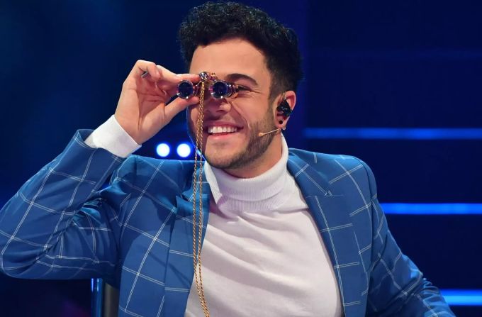 Luca Hänni nimmt die Promis unter die Lupe. Luca Hänni
