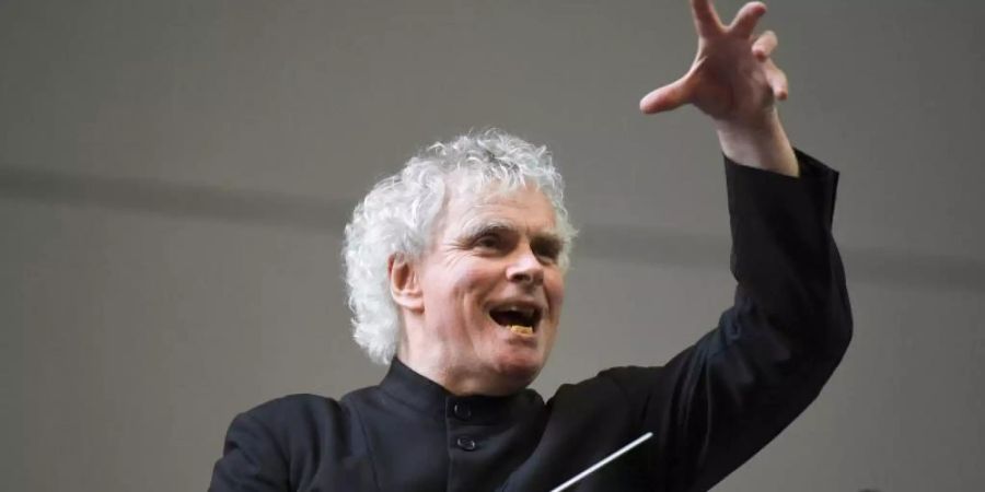 Sir Simon Rattle wird Chefdirigent des BR-Symphonieorchesters. Foto: Doug Peters/PA/AP/dpa