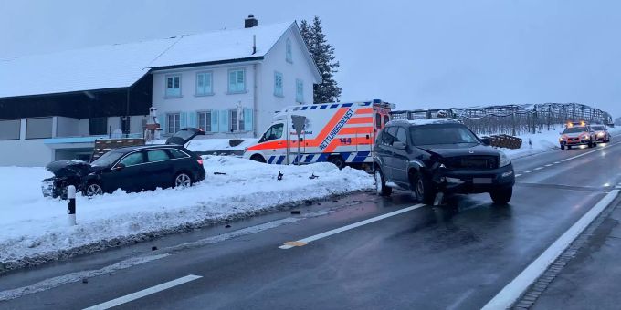 Beim Unfall wurde eine Person leicht verletzt.