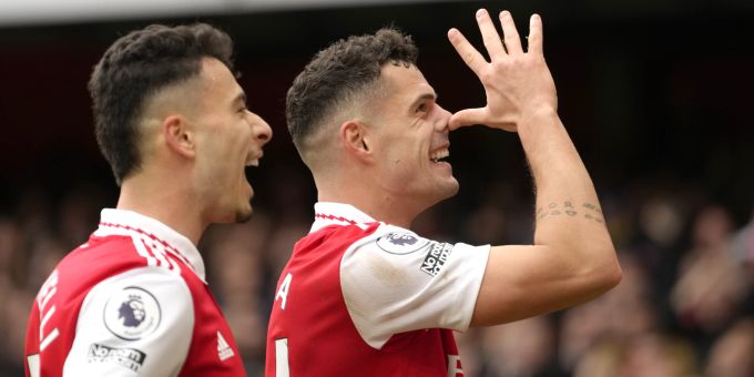 Granit Xhaka feiert seinen Treffer gegen Crystal Palace auf spezielle Art und Weise. Premier League Granit Xhaka