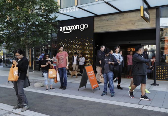 In den Amazon Go-Stores registrieren Kameras und Sensoren, was die Kunden kaufen. Amazon