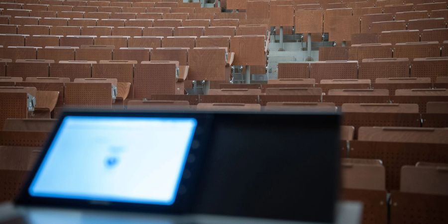 Ein Reformvorschlag des Bildungsministeriums sieht vor, Wissenschaftler in der Postdoc-Phase nur noch für drei Jahre befristet zu beschäftigen.