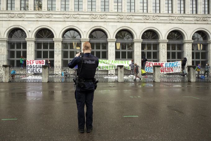 Ein Protest von Klimaschützern gegen die SNB. Klima