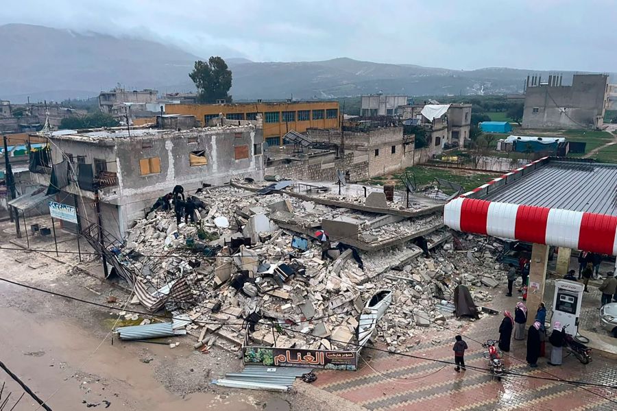 In den Städten Iskendrun und Antakya wurden gar sämtliche Spitäler sowie ein Polizeigebäude zerstört.