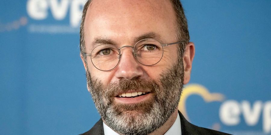 ARCHIV - Manfred Weber (CSU), Fraktionsvorsitzender der EVP im Europaparlament, spricht bei der Pressekonferenz nach der Rede der damaligen Bundeskanzlerin Merkel bei der Klausurtagung des Vorstand der EVP-Fraktion des Europäischen Parlaments. Foto: Michael Kappeler/dpa