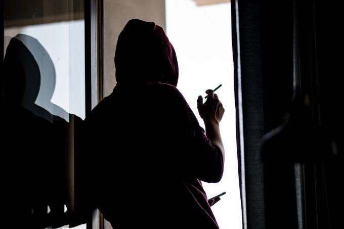 Gruppendruck und Sehnsucht nach Aufmerksamkeit: Besonders Jugendliche lassen sich zu gefährlichen Mutproben verleiten. Gruppendruck Sehnsucht Jugendliche Mutproben