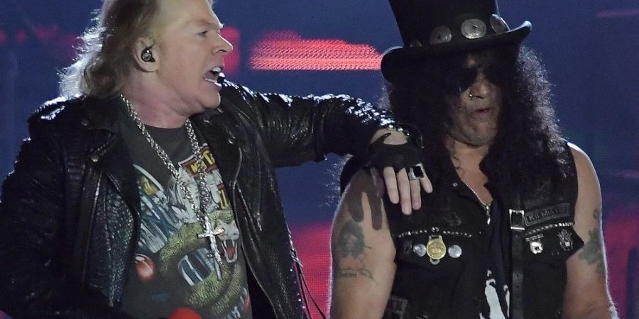 Axl Rose (li.) kommt mit Guns N' Roses im Juli nach Deutschland.