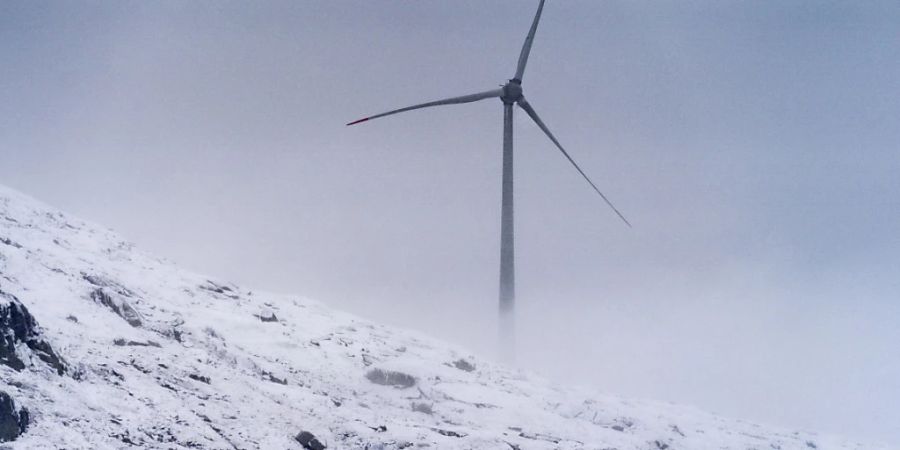 Neben der Wasser- und der Solarenergie sollen auch Windkraftanlagen in der Schweiz rasch ausgebaut werden. So will es die zuständige Nationalratskommission. (Archivbild)