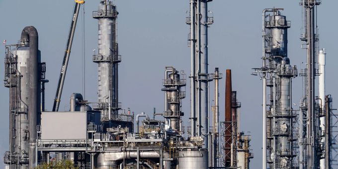 Industrieanlagen auf dem Werksgelände des Chemiekonzerns BASF in Ludwigshafen. Industrieanlagen auf dem Werksgelände des Chemiekonzerns BASF in Ludwigshafen.