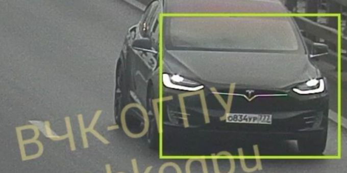 Doch nicht im Krieg? - Kreml-Sprecher-Sohn mit Tesla in Moskau geblitzt