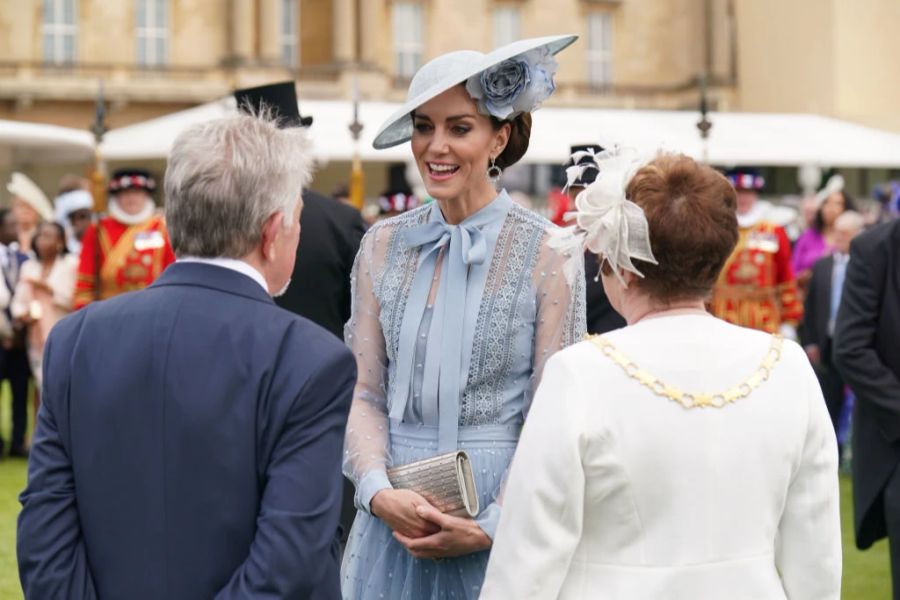 Für ihre Ego-Show wird Prinzessin Kate Middleton nun von einer berühmten Kolumnistin kritisiert.