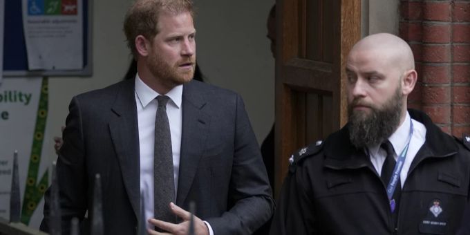 Charles' Krönung - Palast stellt Notfall-Plan für Harry & Meghan auf