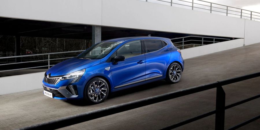 Aufgefrischt: Renault hat dem kleinen Clio ein Facelift spendiert und bietet nun auch einen Hybridantrieb an.